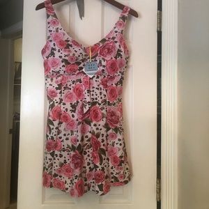 Vintage vibes! Beautiful skirted floral bathing suit.